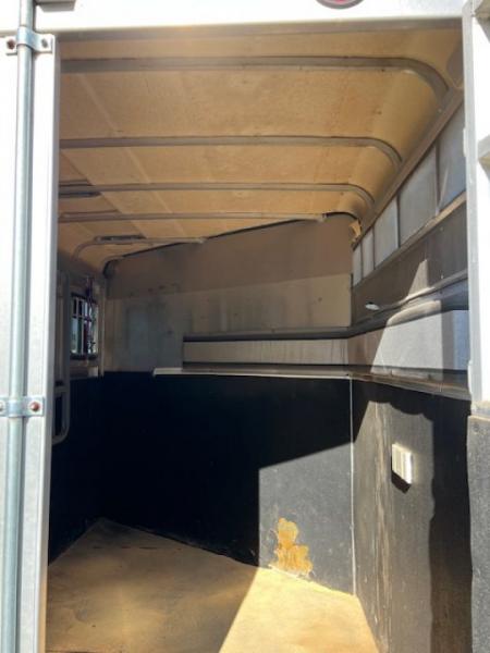 Used 2006 Circle J 2 horse slant with dressing room Horse Trailer
