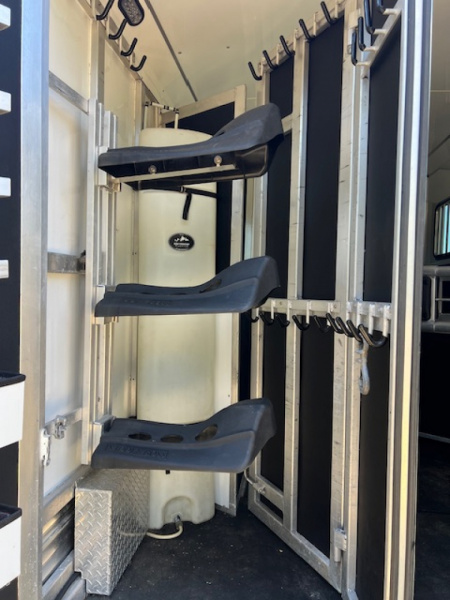 Used 2015 Shadow 3 horse w/12' lq midtack and genand midtack Horse Trailer