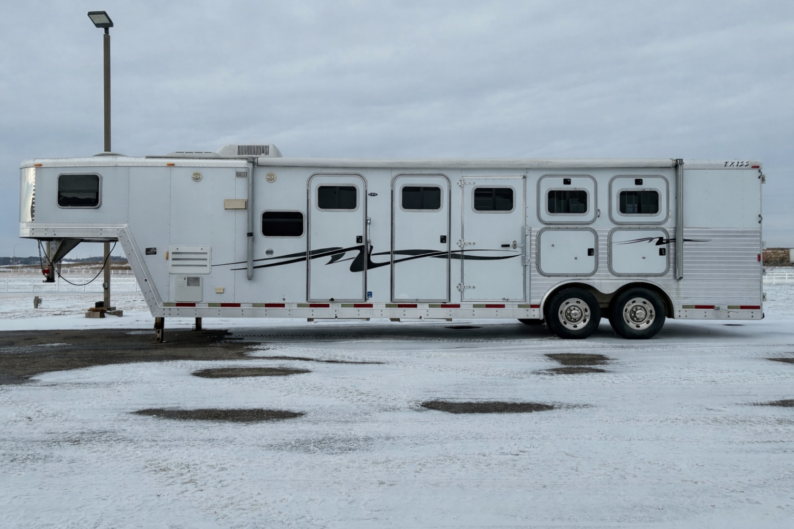 Used 2005 Exiss XT/314 LQ Horse Trailer