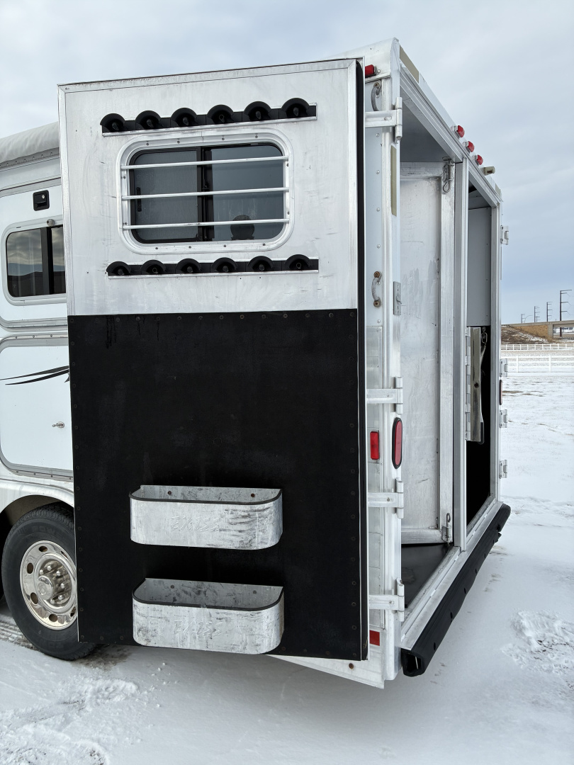 Used 2005 Exiss XT/314 LQ Horse Trailer