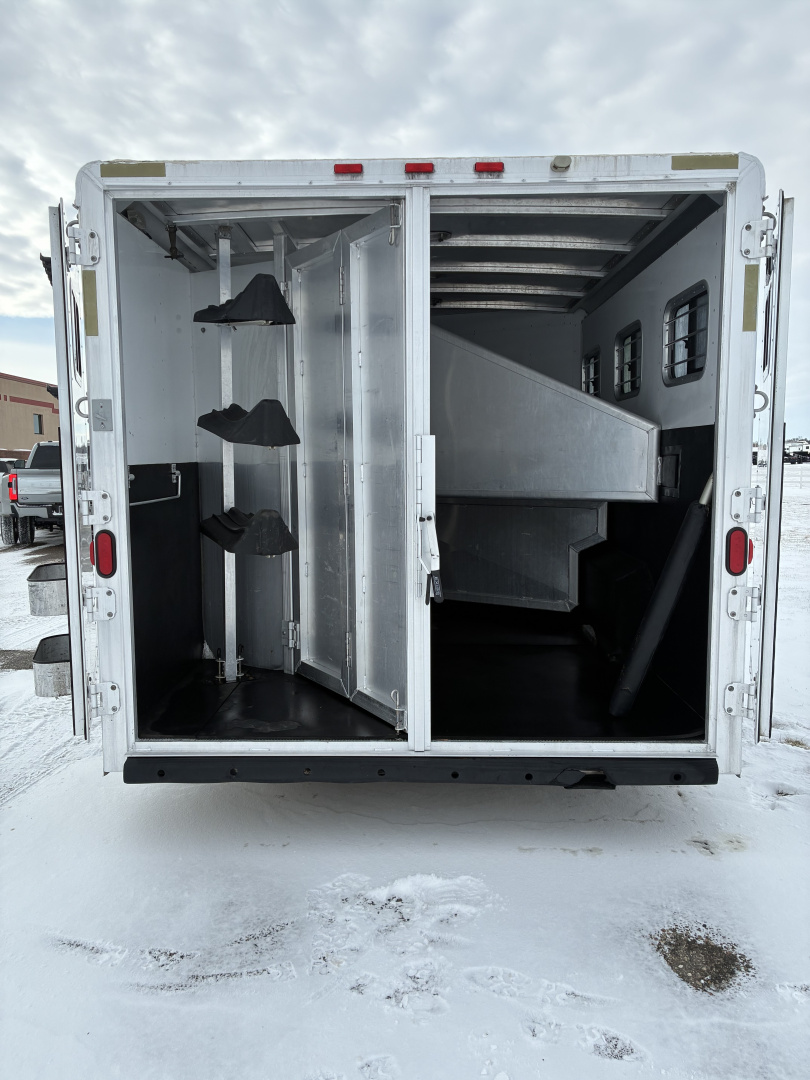 Used 2005 Exiss XT/314 LQ Horse Trailer