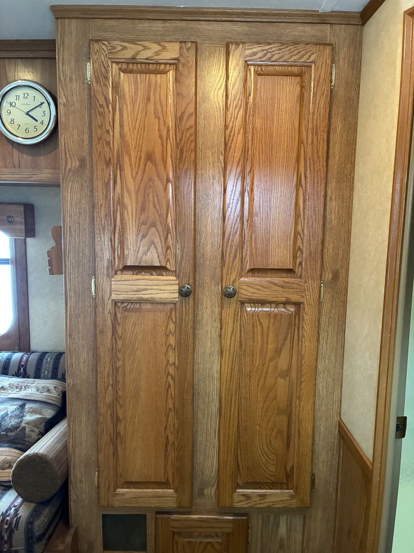 Used 2005 Exiss XT/314 LQ Horse Trailer