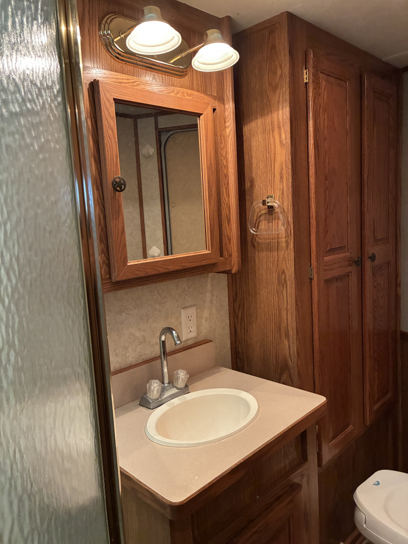 Used 2005 Exiss XT/314 LQ Horse Trailer