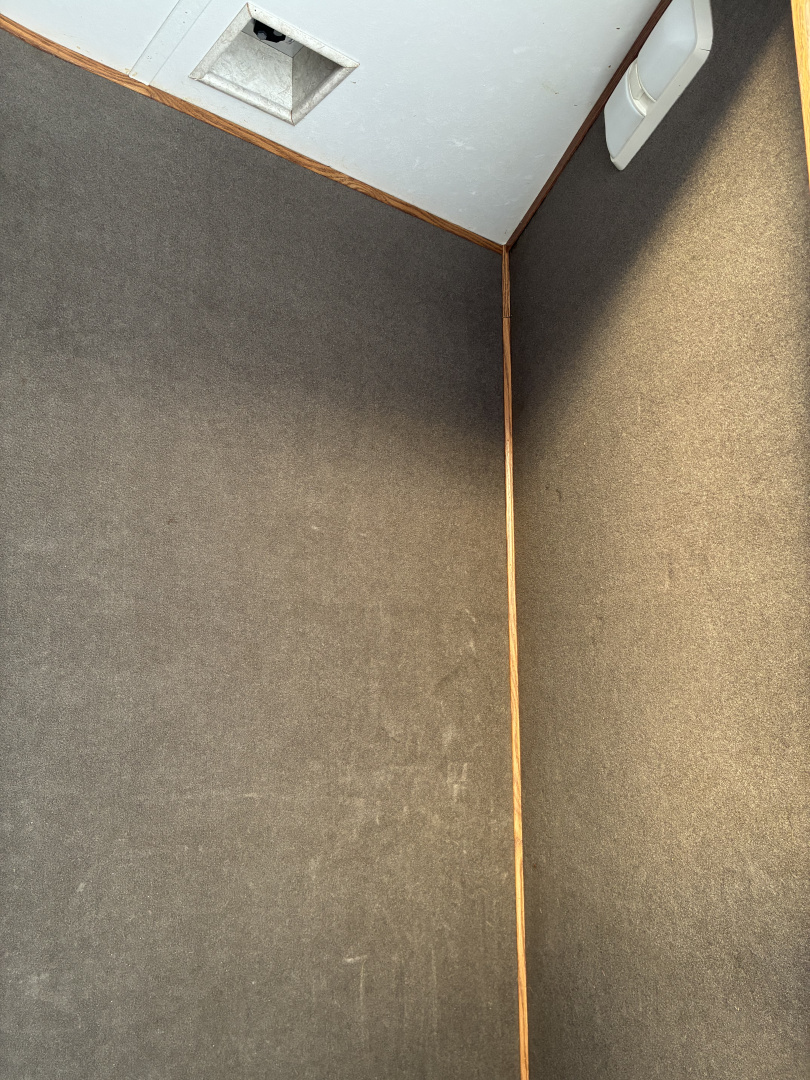 Used 2005 Exiss XT/314 LQ Horse Trailer