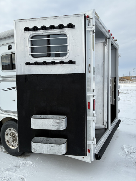 Used 2005 Exiss XT/314 LQ Horse Trailer