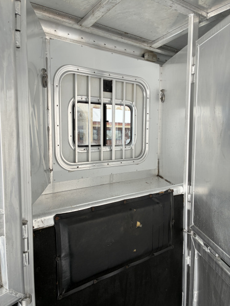 Used 2005 Exiss XT/314 LQ Horse Trailer