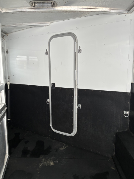 Used 2005 Exiss XT/314 LQ Horse Trailer