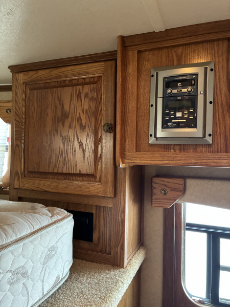 Used 2005 Exiss XT/314 LQ Horse Trailer