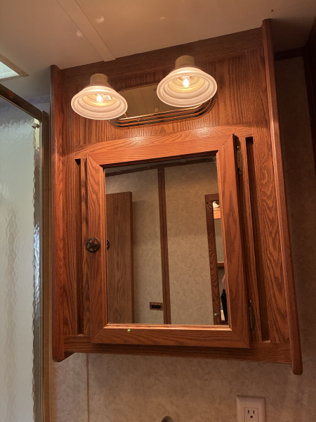 Used 2005 Exiss XT/314 LQ Horse Trailer