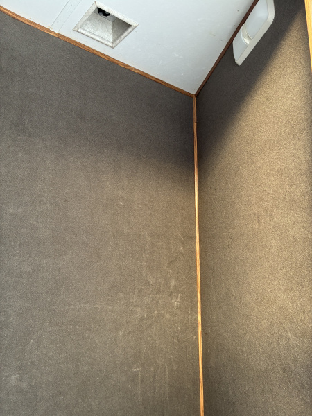 Used 2005 Exiss XT/314 LQ Horse Trailer