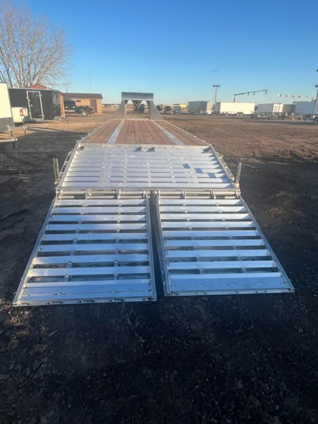 New 2025 Nordtek Trailer 32' Gooseneck Deckover w/Mega Ramps