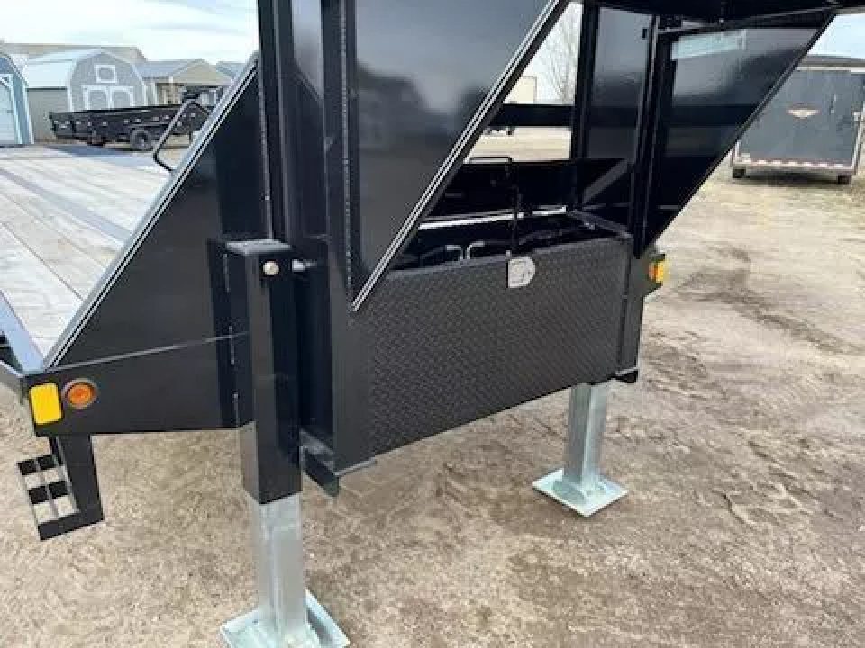 New 2025 Delco Trailers 32' Hydraulic Dove Tail Gooseneck  Flatbed Trailer