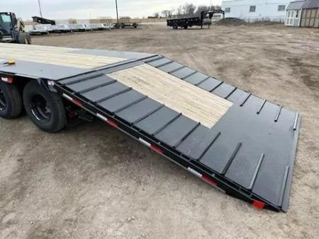 New 2025 Delco Trailers 32' Hydraulic Dove Tail Gooseneck  Flatbed Trailer