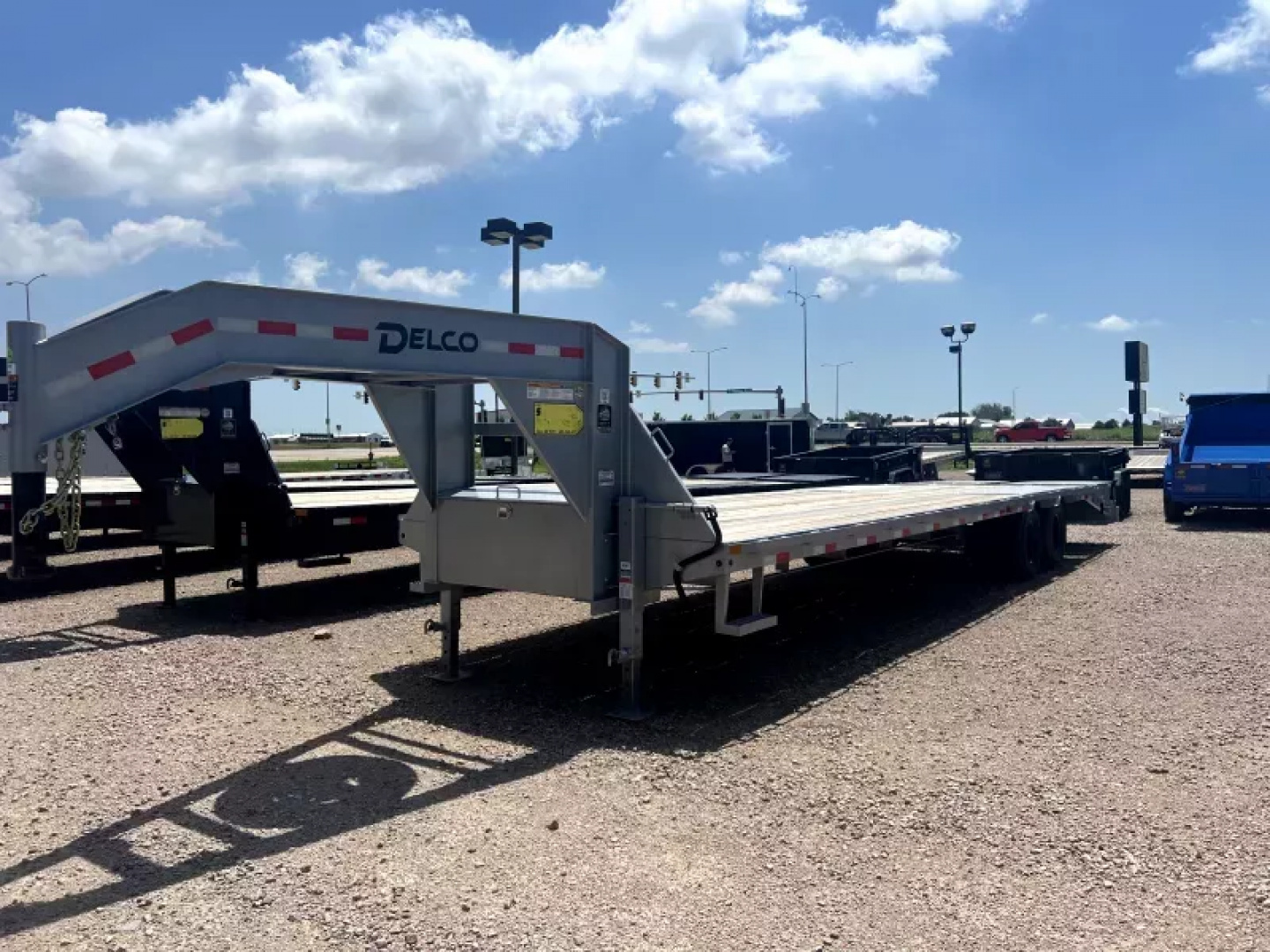 New 2026 Delco Trailers 32' Deckover w/Mega Ramps  Gooseneck  Flatbed Trailer