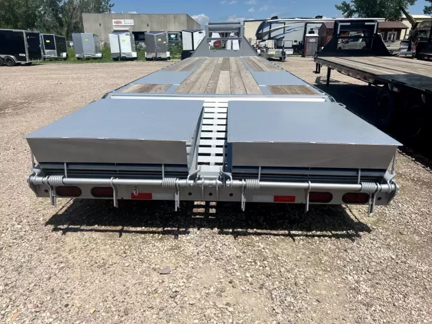 New 2026 Delco Trailers 32' Deckover w/Mega Ramps  Gooseneck  Flatbed Trailer