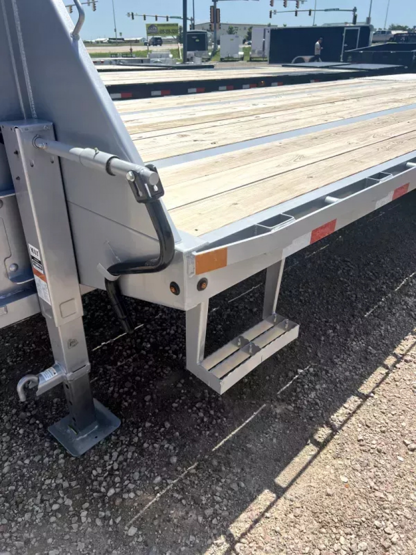 New 2026 Delco Trailers 32' Deckover w/Mega Ramps  Gooseneck  Flatbed Trailer