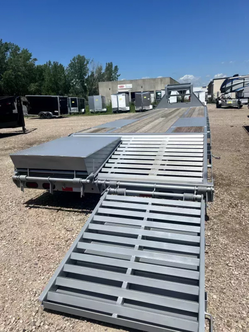 New 2026 Delco Trailers 32' Deckover w/Mega Ramps  Gooseneck  Flatbed Trailer