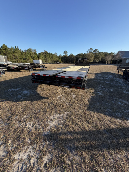 New 2026 Hillcrest Trailers 22.9K 25+5 (30') Gooseneck Deckover Trailer