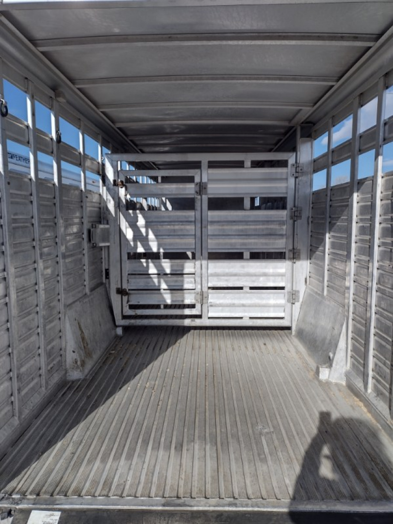 Used 2015 Trails West Model 8413 28' Stock Combo Trailer