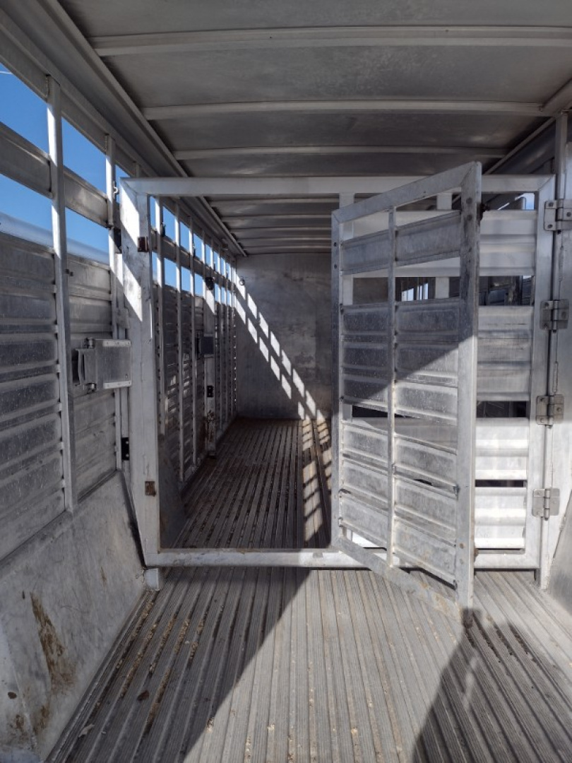 Used 2015 Trails West Model 8413 28' Stock Combo Trailer