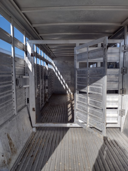 Used 2015 Trails West Model 8413 28' Stock Combo Trailer