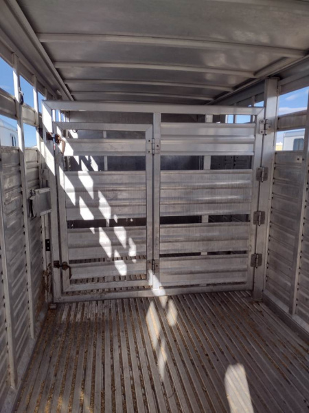 Used 2015 Trails West Model 8413 28' Stock Combo Trailer