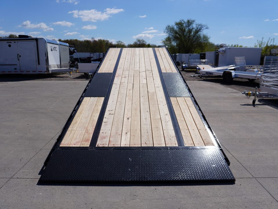 New 2026 Diamond C Trailers DET207 24ft Deckover Tilt