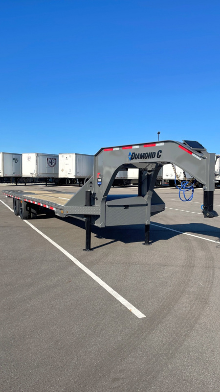 New Diamond C 32' FMAX 212 Gooseneck Flatbed Trailer: Hydraulic Dove & Jacks, 25,900 GVWR