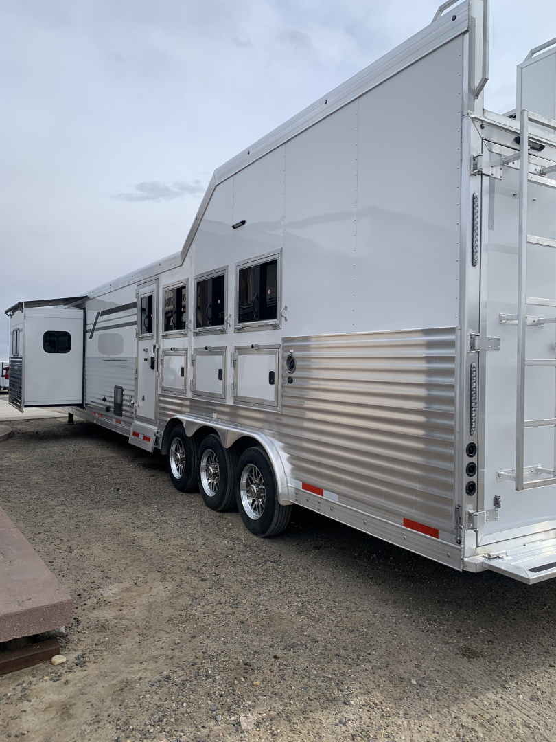 New 2026 SMC L8420BBFKT 20' Short Wall, Slide out with Side Load