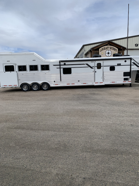 New 2026 SMC Laramie 20' LQ, 4 Horse Trailer
