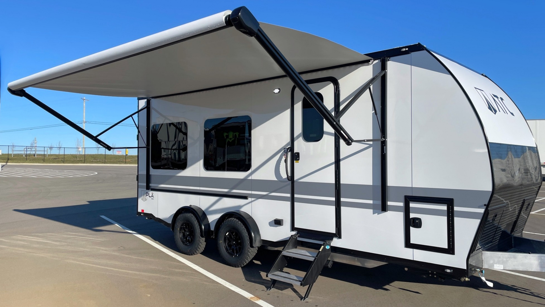 New ATC PLA 450 (2011) FRONT BUNK Toy Hauler: 1/2 Ton Towable