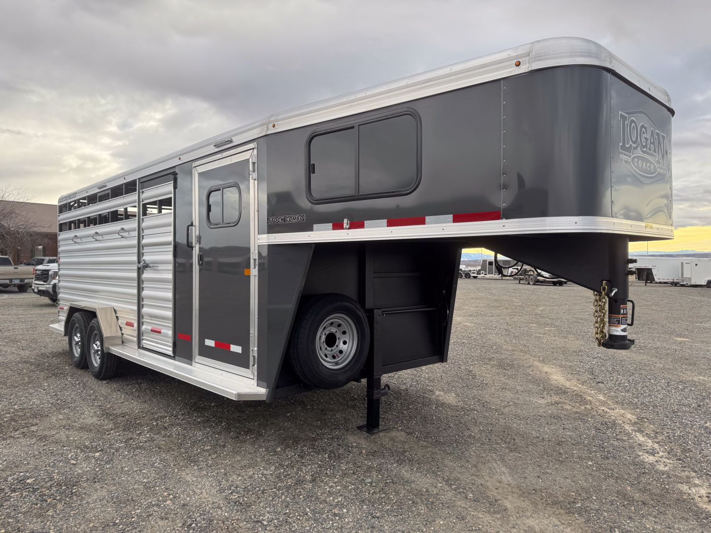 New 2026 Logan Coach 20' GN Stockman Combo