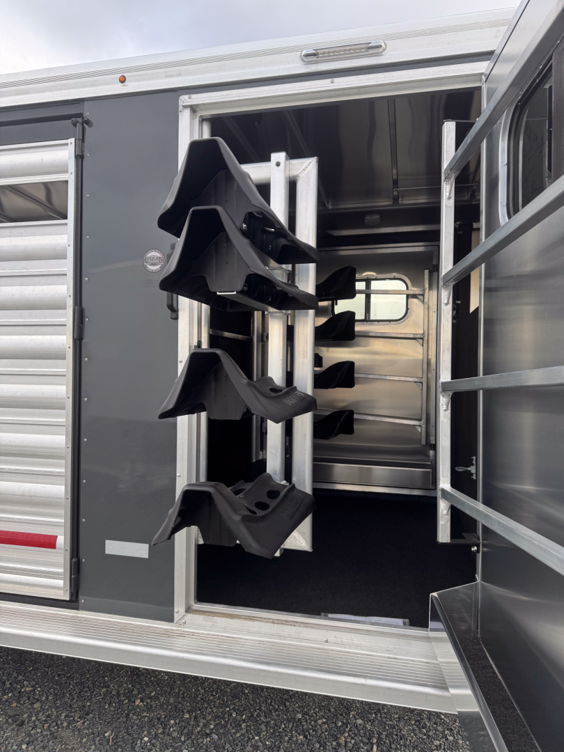 New 2026 Logan Coach 24' GN Stockman Combo