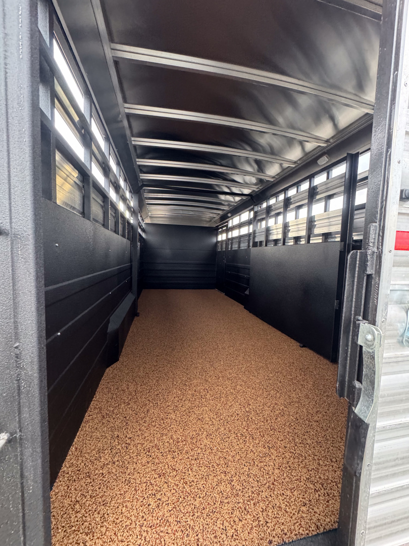 New 2026 Logan Coach 24' GN Stockman Combo