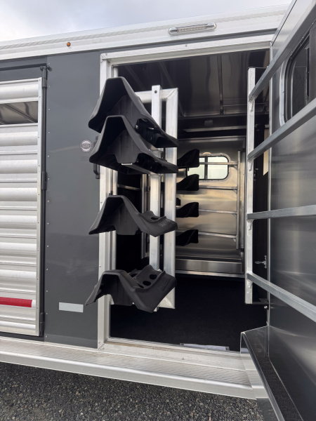 New 2026 Logan Coach 24' GN Stockman Combo