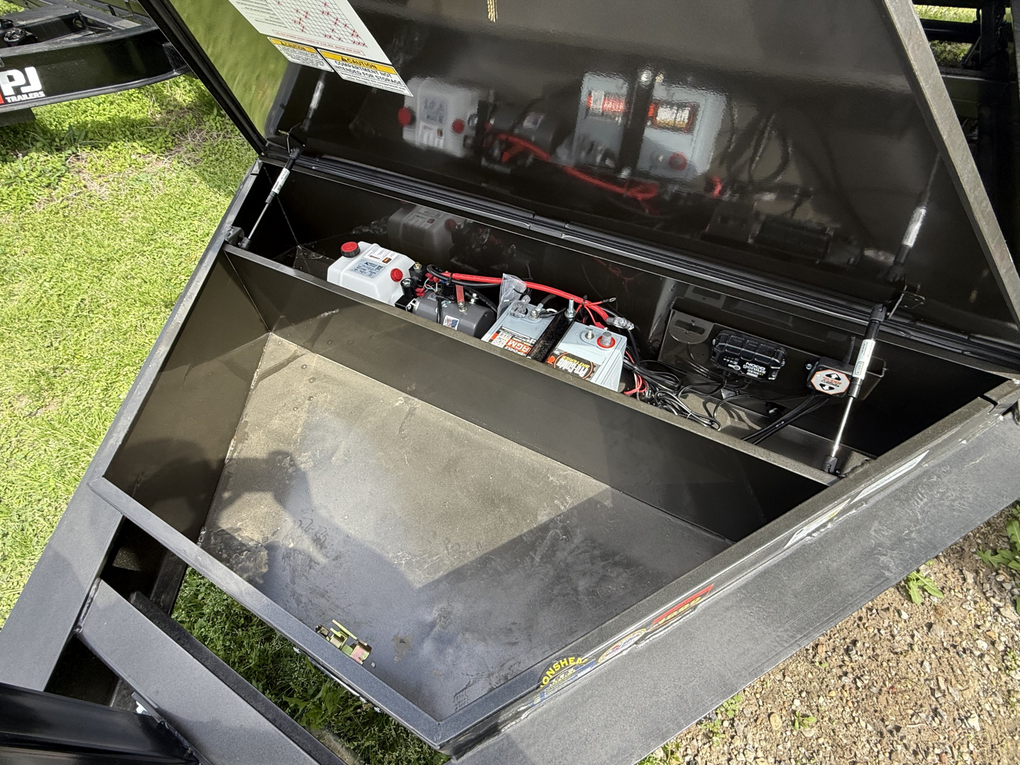 New 2026 MAXX-D DJX8316 Dump Trailer