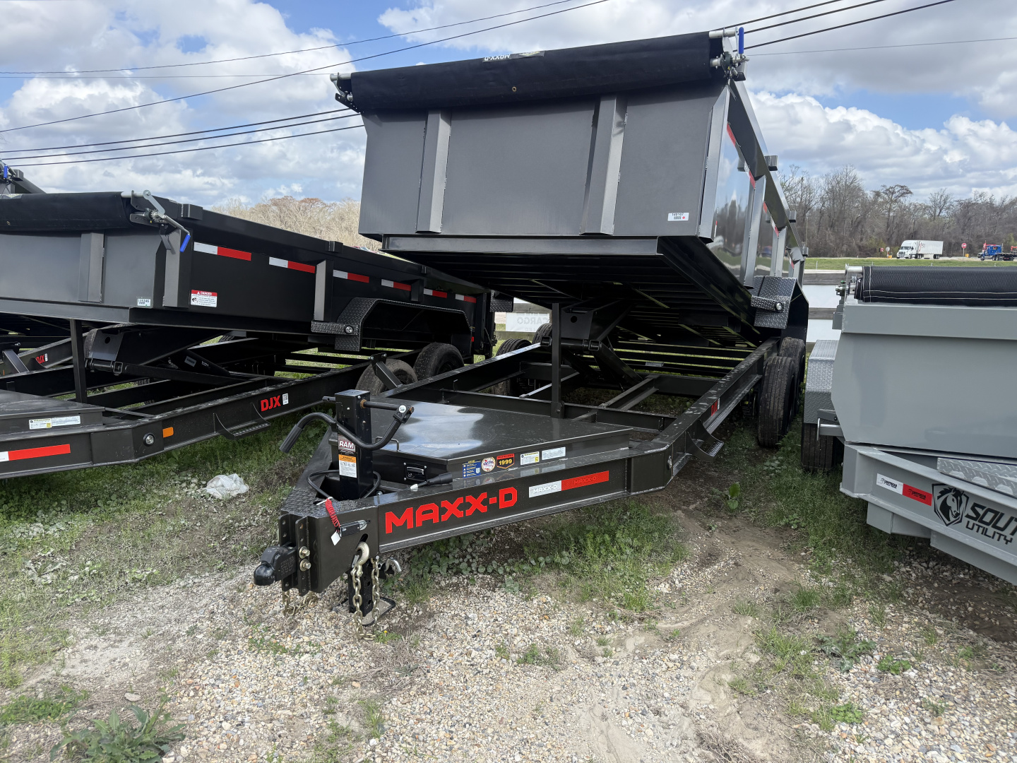 New 2026 MAXX-D DJX8316 Dump Trailer