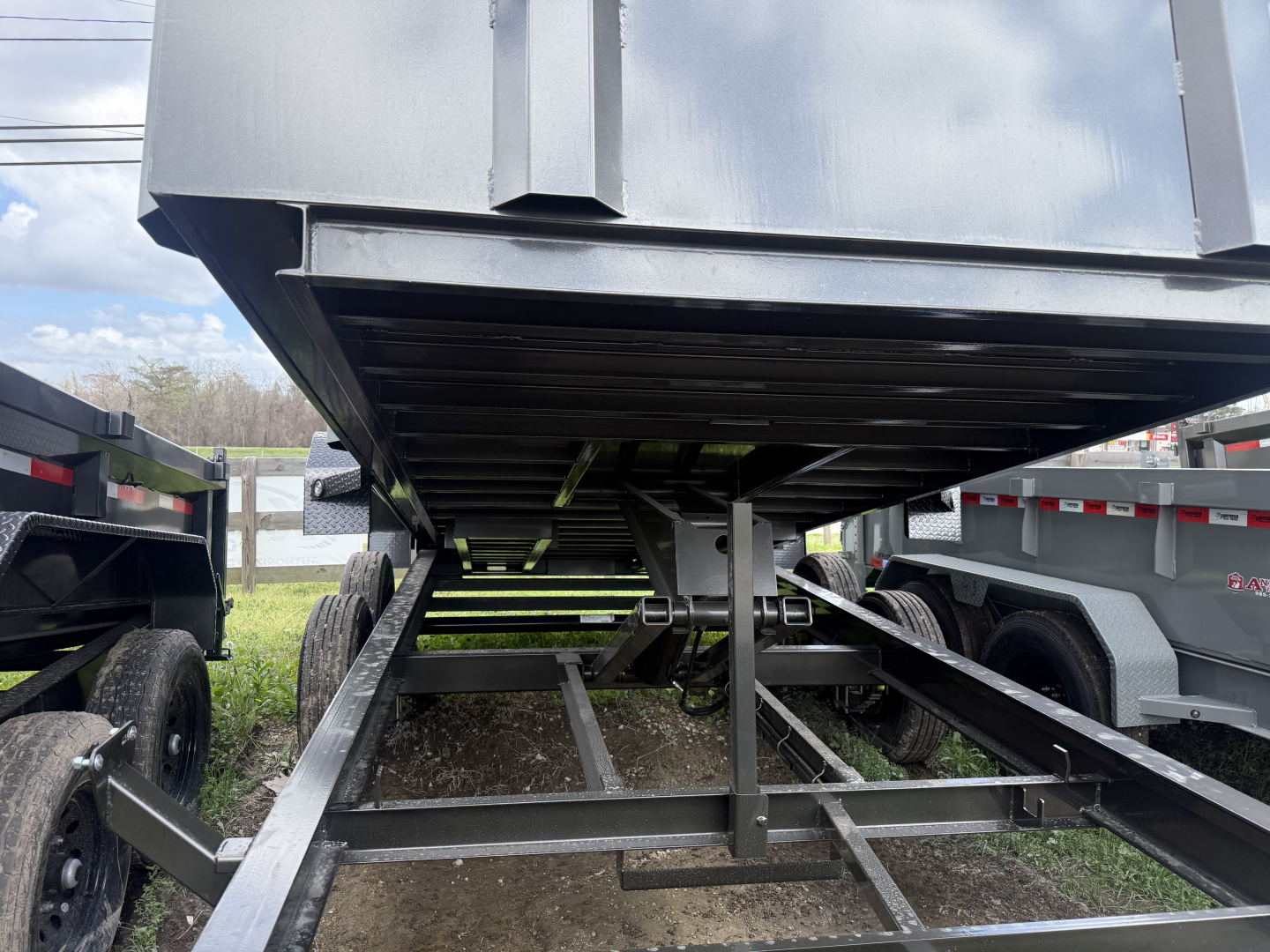 New 2026 MAXX-D DJX8316 Dump Trailer