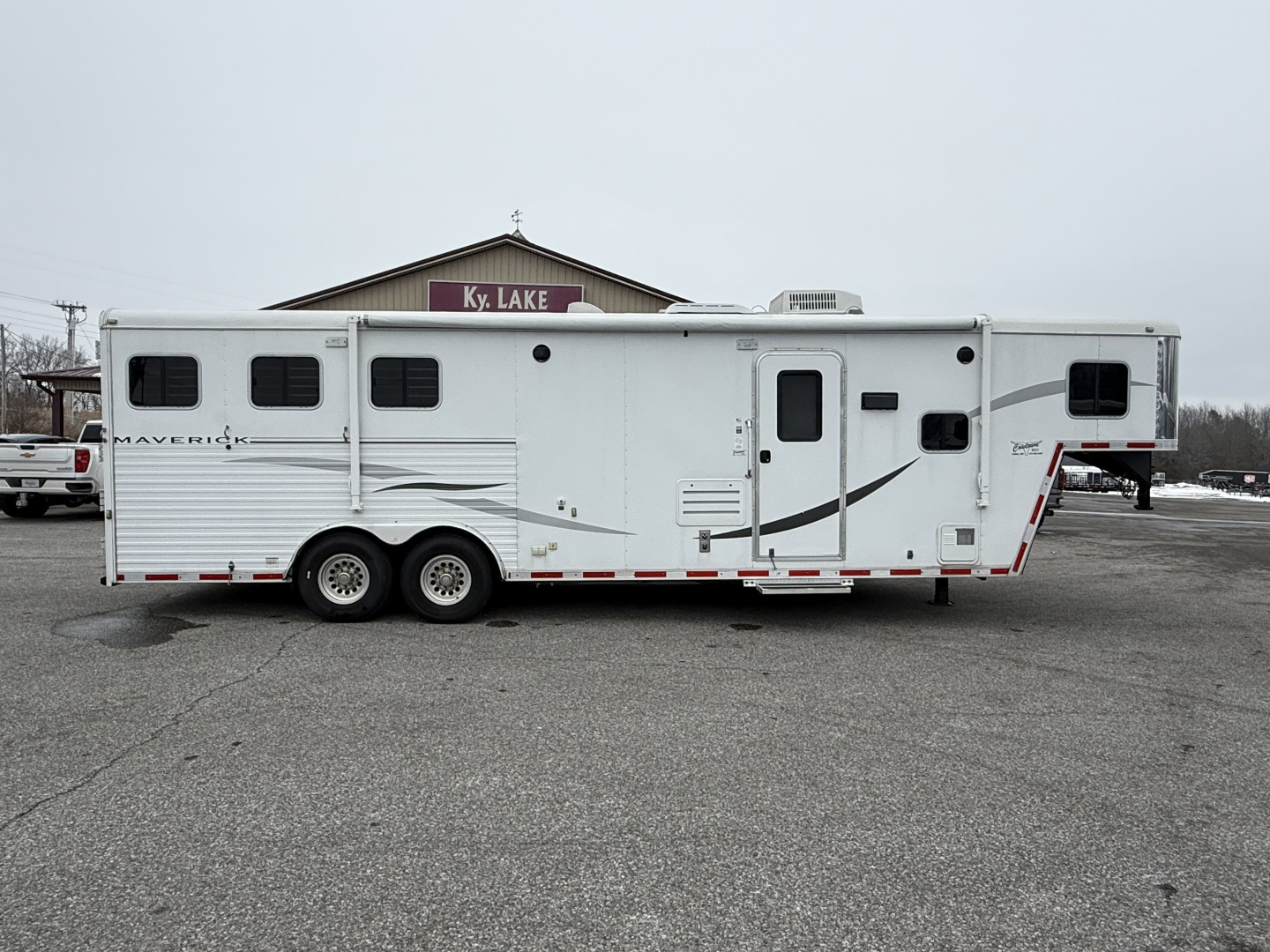 Used 2011 Hoosier 8311-8' SLIDE Horse Trailer