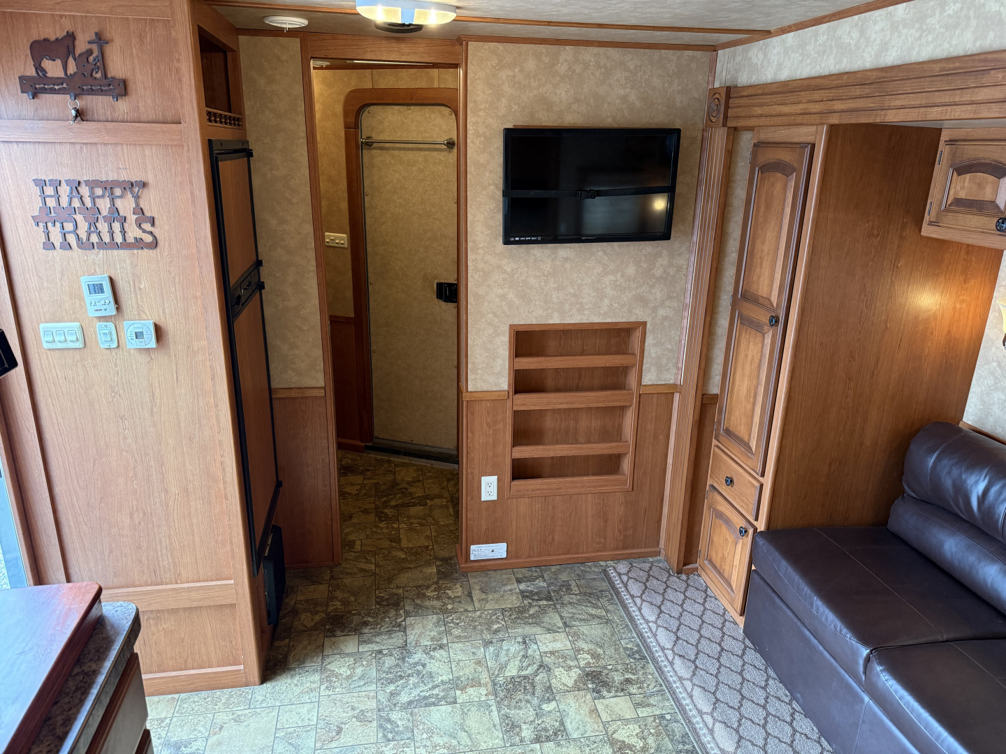 Used 2011 Hoosier 8311-8' SLIDE Horse Trailer