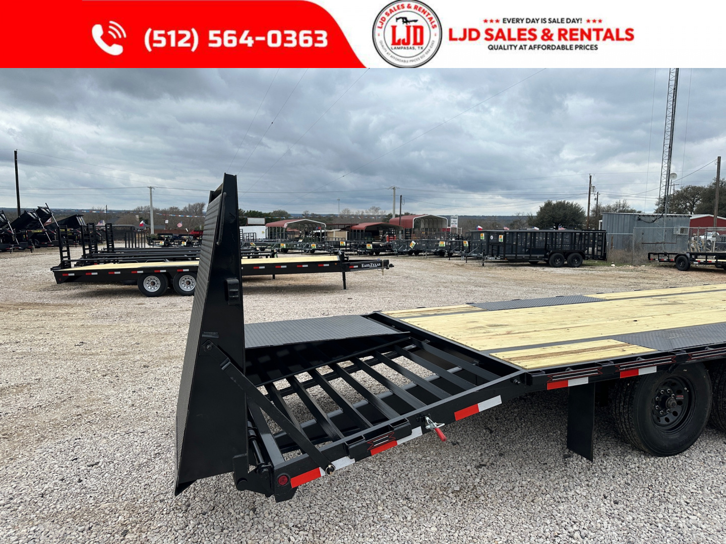 New 2026 Coffee Creek MFG 102" x 30' Gooseneck Flatbed Deckover Trailer