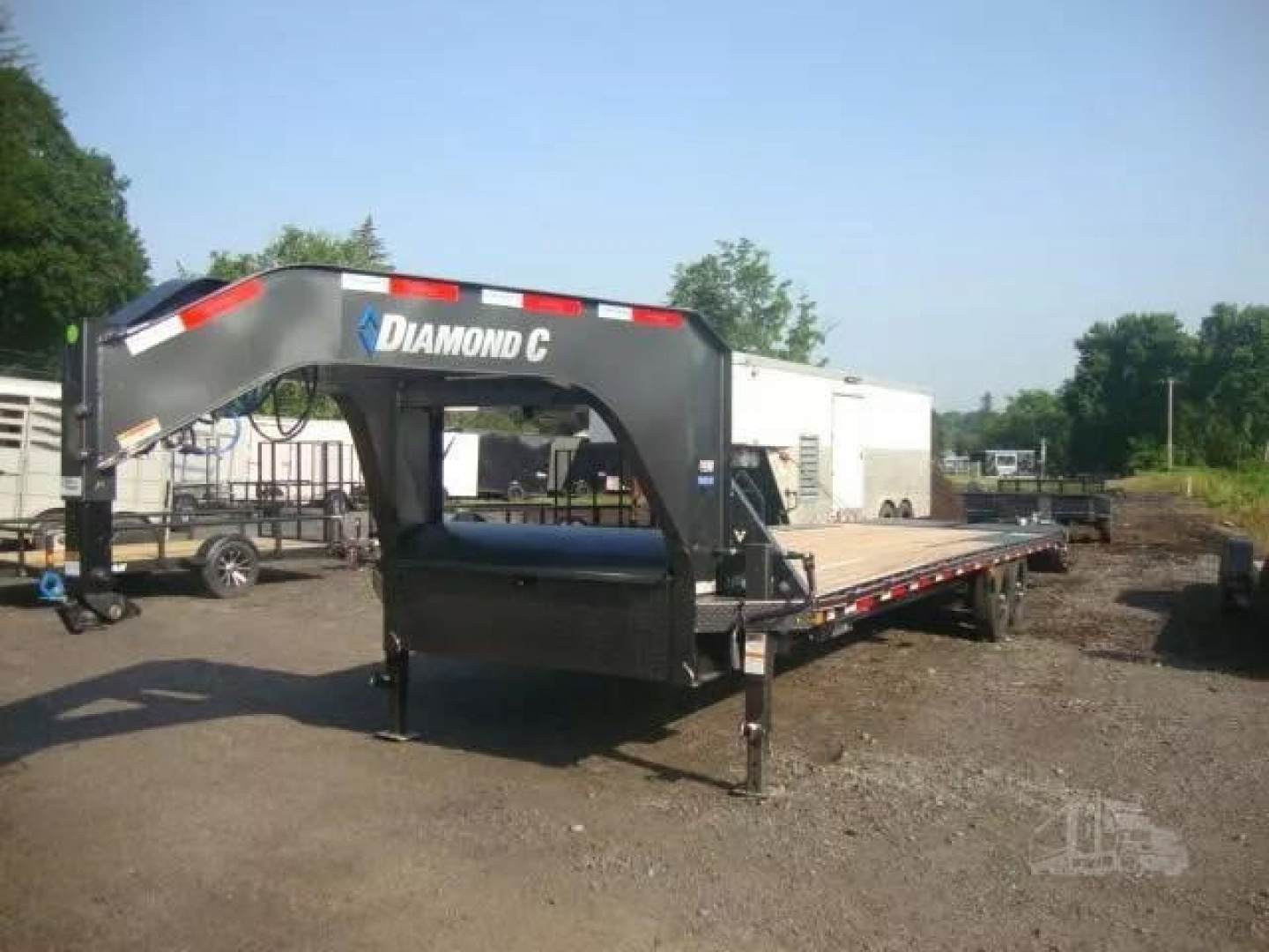 New 2025 DIAMOND C FMAX207 Flatbed Trailer
