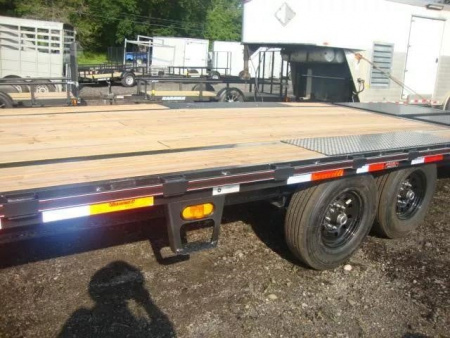New 2025 DIAMOND C FMAX207 Flatbed Trailer