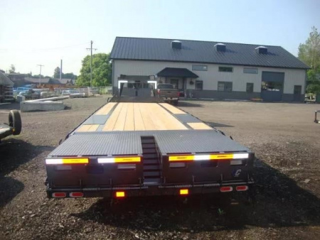 New 2025 DIAMOND C FMAX207 Flatbed Trailer