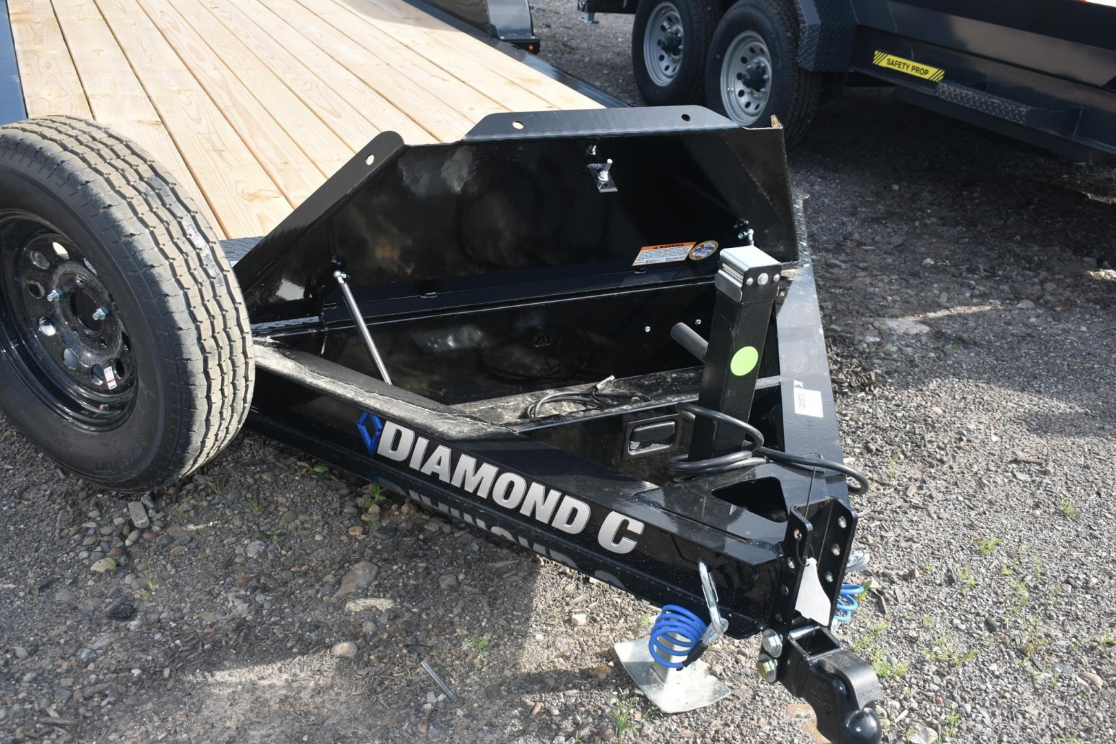 New 2025 DIAMOND C 18 ft x 83 in Flatbed Trailer
