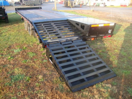 New 2023 DIAMOND C 30 ft Car Hauler