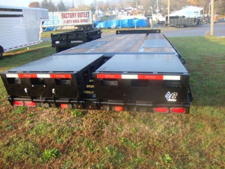 New 2023 DIAMOND C 30 ft Car Hauler
