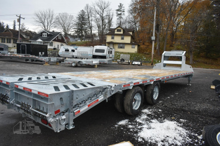 New 2026 TRIUMPH 22 ft Flatbed Trailer
