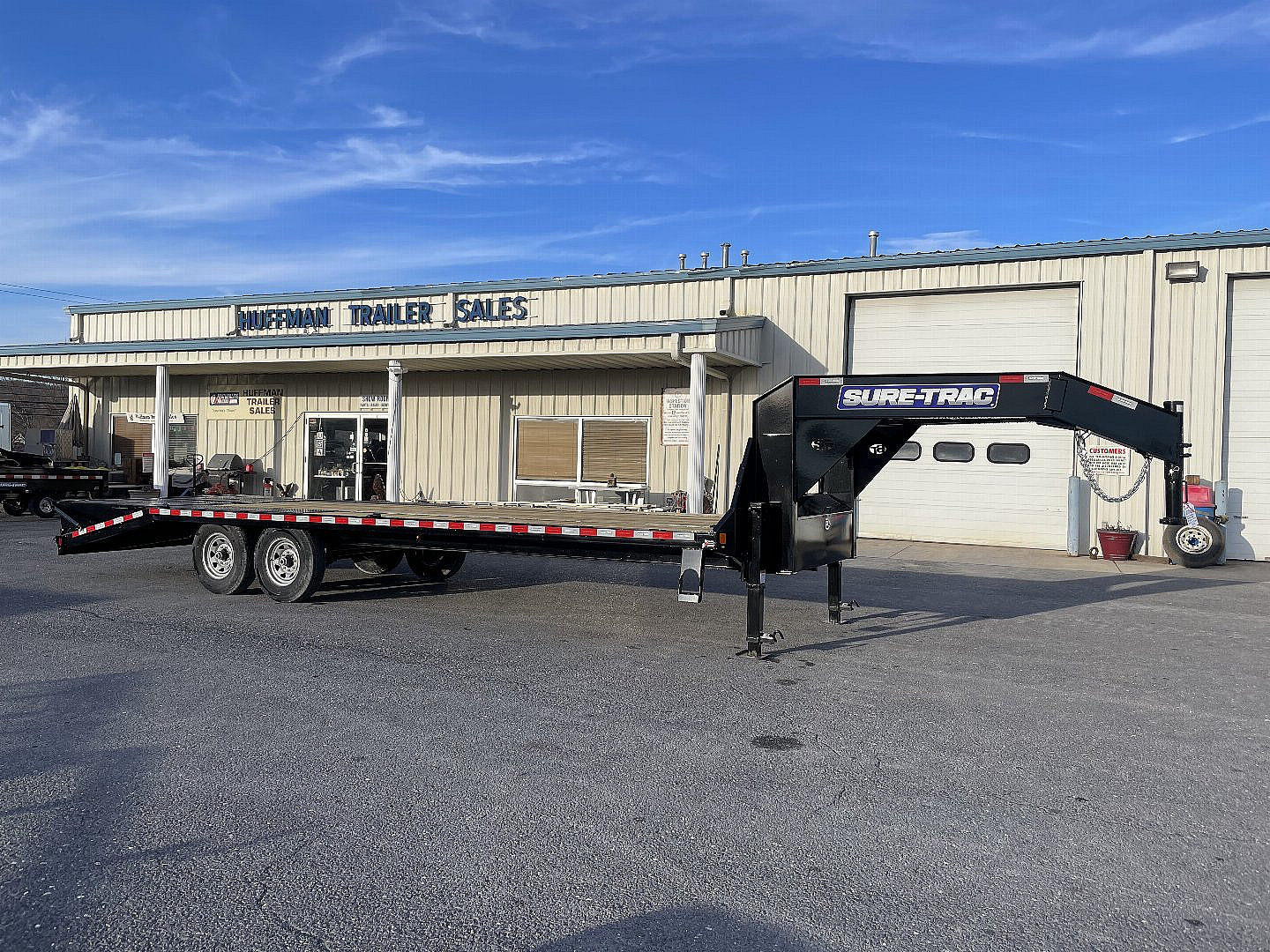 New 2026 Sure-Trac 20+5 Deckover Gooseneck Equipment Trailer