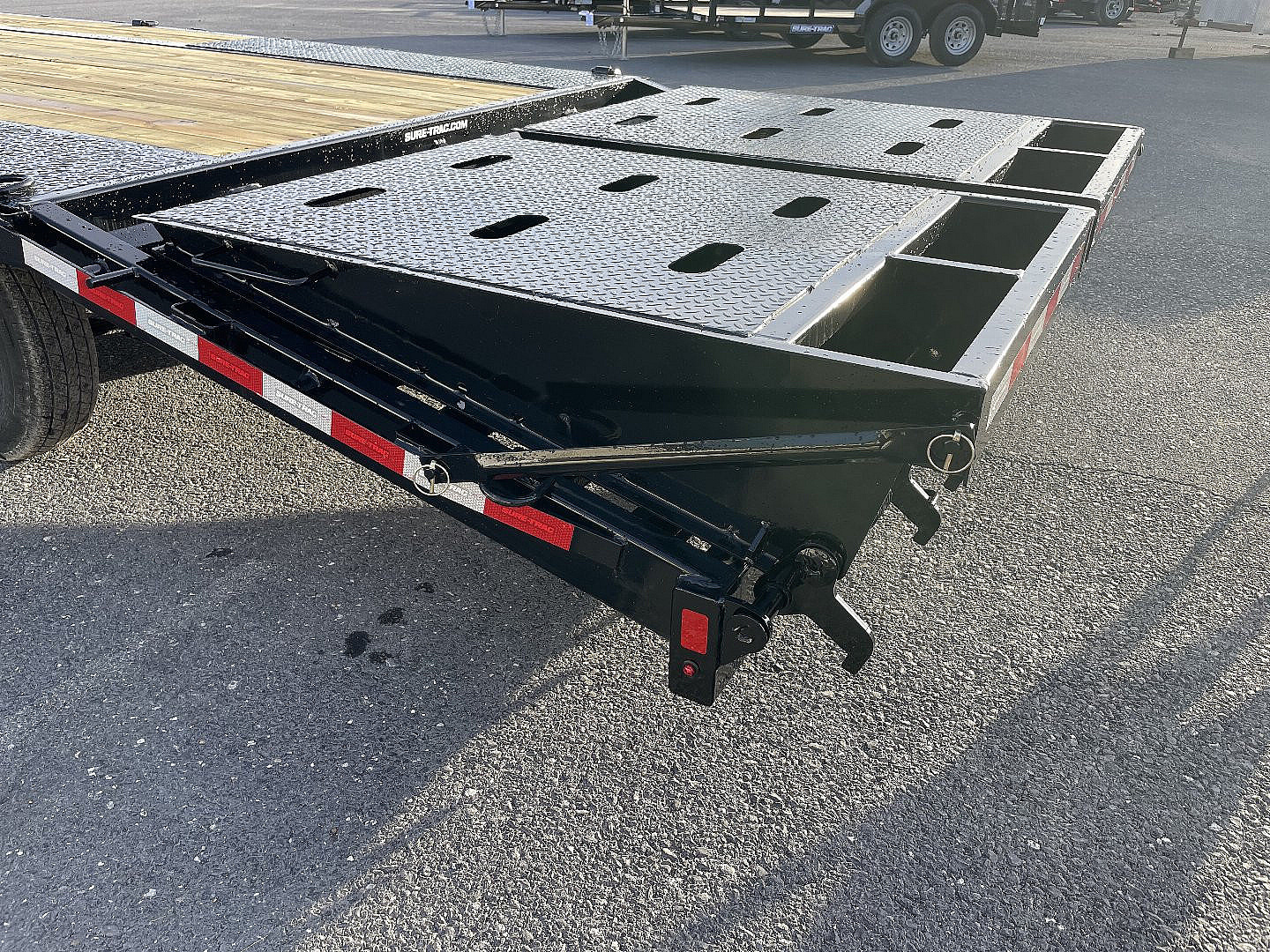 New 2026 Sure-Trac 20+5 Deckover Gooseneck Equipment Trailer